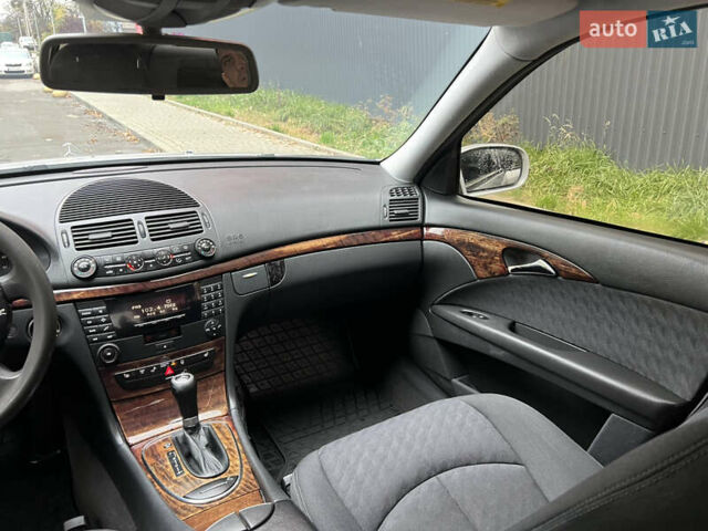 Серый Мерседес Е-Класс, объемом двигателя 2.15 л и пробегом 320 тыс. км за 4999 $, фото 26 на Automoto.ua