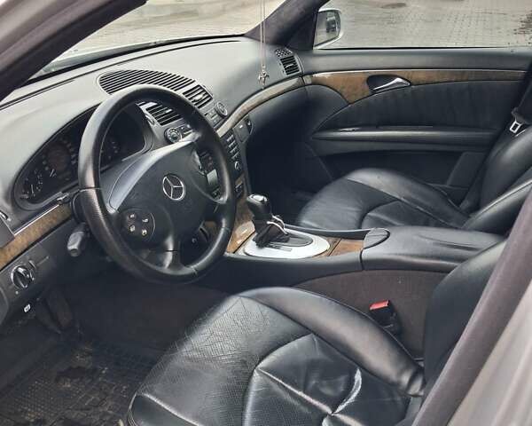 Сірий Мерседес Е-Клас, об'ємом двигуна 2.15 л та пробігом 302 тис. км за 7100 $, фото 8 на Automoto.ua