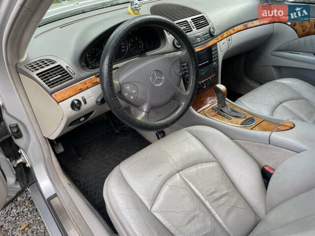 Мерседес Е-Класс 2002 в Остоге на Automoto.ua Серый Мерседес Е-Класс, объемом двигателя 2.15 л и пробегом 377 тыс. км за 4750 $, фото 17 на Automoto.ua