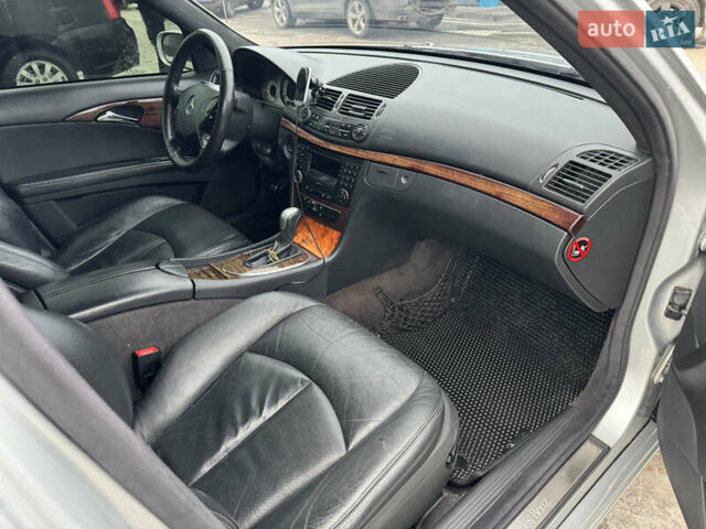Серый Мерседес Е-Класс, объемом двигателя 2.2 л и пробегом 360 тыс. км за 6000 $, фото 7 на Automoto.ua