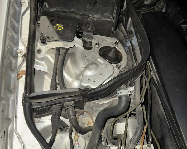 Серый Мерседес Е-Класс, объемом двигателя 2.2 л и пробегом 340 тыс. км за 6300 $, фото 15 на Automoto.ua