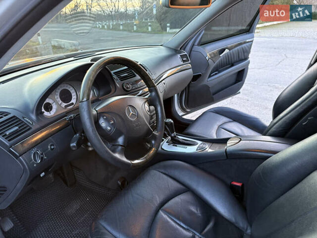 Серый Мерседес Е-Класс, объемом двигателя 5 л и пробегом 280 тыс. км за 6499 $, фото 17 на Automoto.ua
