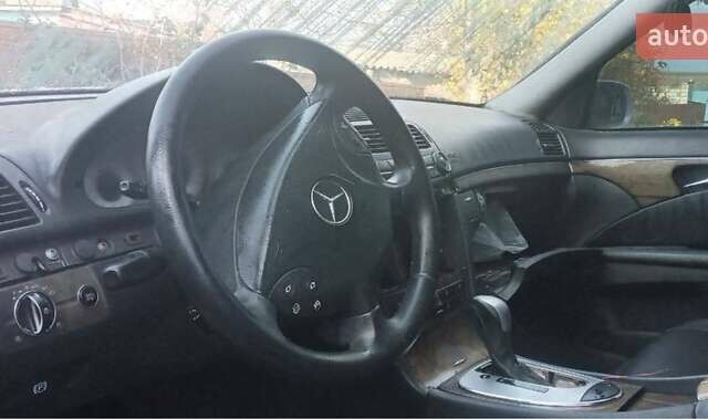 Серый Мерседес Е-Класс, объемом двигателя 3.2 л и пробегом 300 тыс. км за 2600 $, фото 18 на Automoto.ua