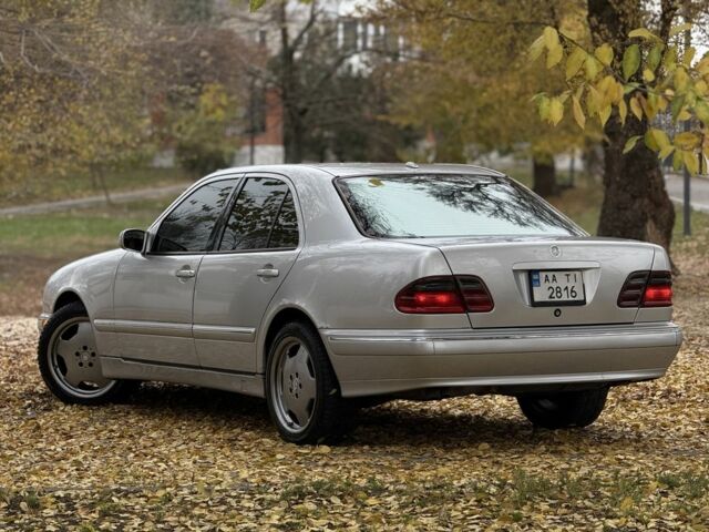 Серый Мерседес Е-Класс, объемом двигателя 3.2 л и пробегом 399 тыс. км за 3500 $, фото 3 на Automoto.ua