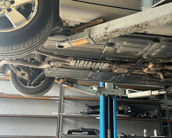 Мерседес Е-Класс 2002 в Фастове на Automoto.ua Серый Мерседес Е-Класс, объемом двигателя 3.2 л и пробегом 200 тыс. км за 7600 $, фото 2 на Automoto.ua