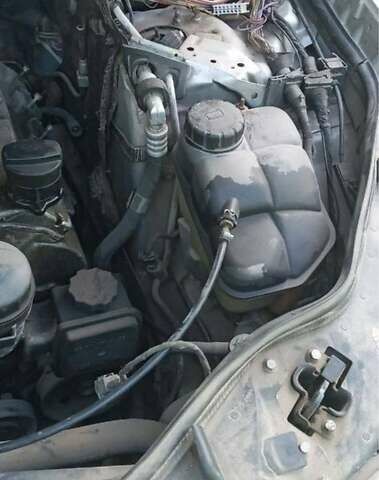 Серый Мерседес Е-Класс, объемом двигателя 3.2 л и пробегом 300 тыс. км за 2600 $, фото 7 на Automoto.ua