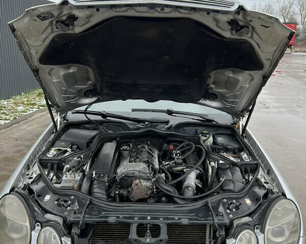 Серый Мерседес Е-Класс, объемом двигателя 2.2 л и пробегом 352 тыс. км за 5200 $, фото 21 на Automoto.ua