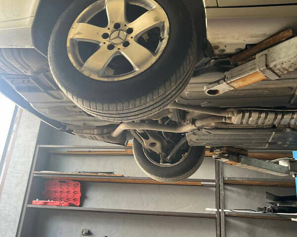 Мерседес Е-Класс 2002 в Фастове на Automoto.ua Серый Мерседес Е-Класс, объемом двигателя 3.2 л и пробегом 200 тыс. км за 7600 $, фото 5 на Automoto.ua