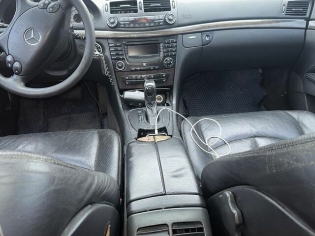 Серый Мерседес Е-Класс, объемом двигателя 3.2 л и пробегом 270 тыс. км за 4500 $, фото 5 на Automoto.ua