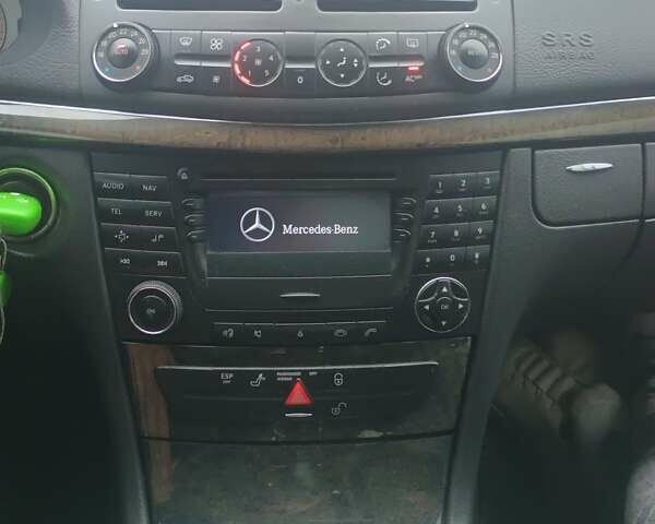 Серый Мерседес Е-Класс, объемом двигателя 2.7 л и пробегом 242 тыс. км за 8700 $, фото 1 на Automoto.ua