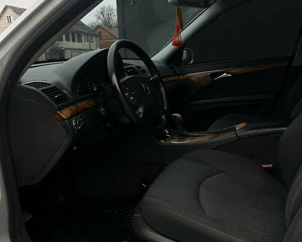 Серый Мерседес Е-Класс, объемом двигателя 2.69 л и пробегом 270 тыс. км за 5950 $, фото 14 на Automoto.ua