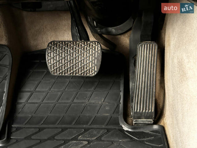 Серый Мерседес Е-Класс, объемом двигателя 2.2 л и пробегом 360 тыс. км за 5450 $, фото 52 на Automoto.ua