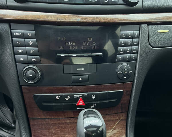 Серый Мерседес Е-Класс, объемом двигателя 2.2 л и пробегом 352 тыс. км за 5200 $, фото 8 на Automoto.ua