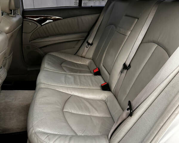 Серый Мерседес Е-Класс, объемом двигателя 2.2 л и пробегом 360 тыс. км за 5450 $, фото 42 на Automoto.ua