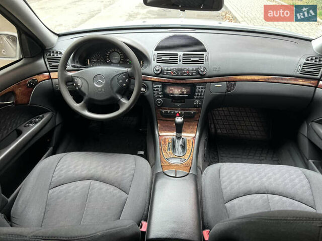 Серый Мерседес Е-Класс, объемом двигателя 2.15 л и пробегом 320 тыс. км за 4999 $, фото 31 на Automoto.ua