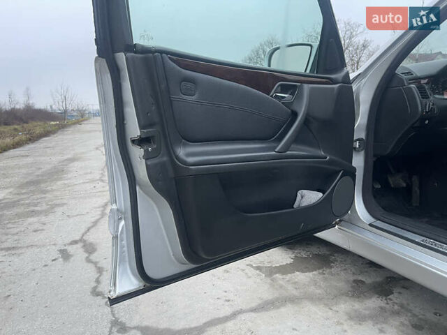 Серый Мерседес Е-Класс, объемом двигателя 3.23 л и пробегом 490 тыс. км за 4400 $, фото 13 на Automoto.ua