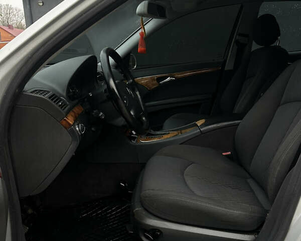 Серый Мерседес Е-Класс, объемом двигателя 2.69 л и пробегом 270 тыс. км за 5950 $, фото 15 на Automoto.ua