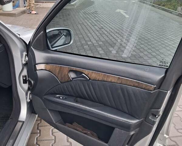 Сірий Мерседес Е-Клас, об'ємом двигуна 2.15 л та пробігом 302 тис. км за 7100 $, фото 16 на Automoto.ua