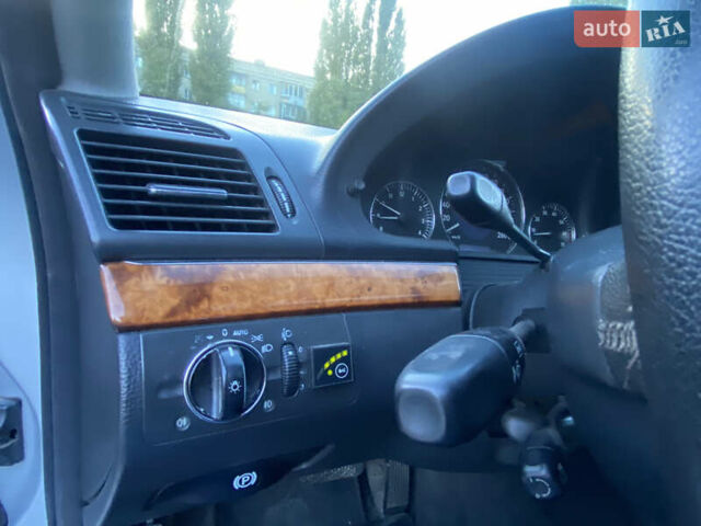 Серый Мерседес Е-Класс, объемом двигателя 2.8 л и пробегом 310 тыс. км за 5499 $, фото 11 на Automoto.ua