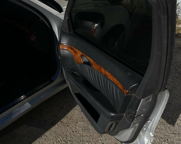 Мерседес Е-Клас 2002 у Тернополі на Automoto.ua Сірий Мерседес Е-Клас, об'ємом двигуна 2.6 л та пробігом 353 тис. км за 5450 $, фото 25 на Automoto.ua