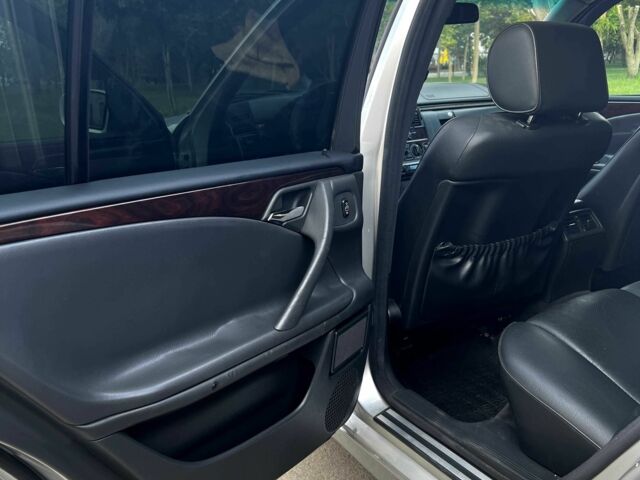 Серый Мерседес Е-Класс, объемом двигателя 2.2 л и пробегом 300 тыс. км за 4600 $, фото 13 на Automoto.ua