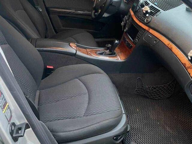 Серый Мерседес Е-Класс, объемом двигателя 2.1 л и пробегом 330 тыс. км за 6200 $, фото 8 на Automoto.ua