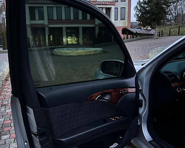 Серый Мерседес Е-Класс, объемом двигателя 2.2 л и пробегом 356 тыс. км за 5399 $, фото 7 на Automoto.ua