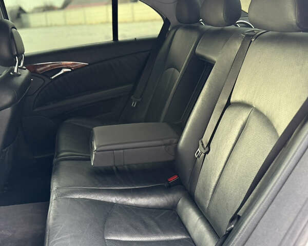 Сірий Мерседес Е-Клас, об'ємом двигуна 2.7 л та пробігом 300 тис. км за 5999 $, фото 8 на Automoto.ua