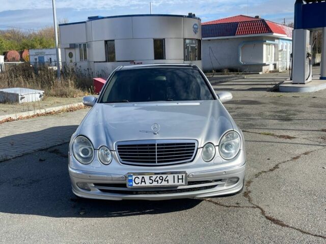 Сірий Мерседес Е-Клас, об'ємом двигуна 5 л та пробігом 185 тис. км за 4100 $, фото 2 на Automoto.ua