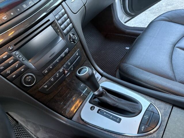 Сірий Мерседес Е-Клас, об'ємом двигуна 5 л та пробігом 280 тис. км за 6499 $, фото 20 на Automoto.ua