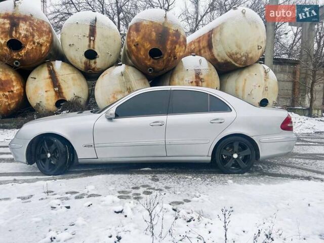 Серый Мерседес Е-Класс, объемом двигателя 2.6 л и пробегом 400 тыс. км за 5000 $, фото 1 на Automoto.ua