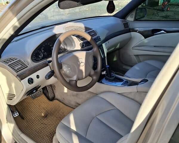 Серый Мерседес Е-Класс, объемом двигателя 2.69 л и пробегом 266 тыс. км за 7500 $, фото 7 на Automoto.ua