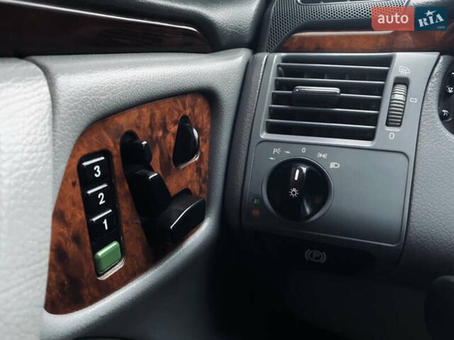 Серый Мерседес Е-Класс, объемом двигателя 3.2 л и пробегом 490 тыс. км за 4099 $, фото 17 на Automoto.ua