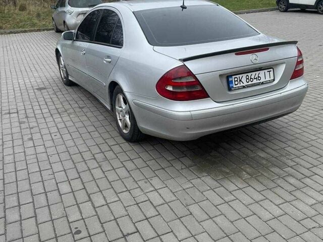 Серый Мерседес Е-Класс, объемом двигателя 2.1 л и пробегом 330 тыс. км за 6200 $, фото 1 на Automoto.ua