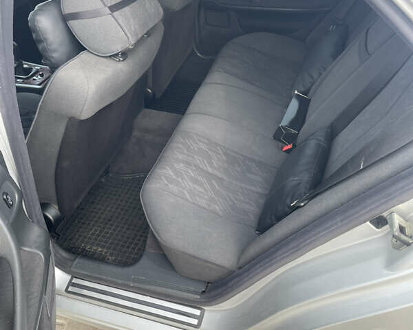 Сірий Мерседес Е-Клас, об'ємом двигуна 2 л та пробігом 370 тис. км за 4500 $, фото 1 на Automoto.ua