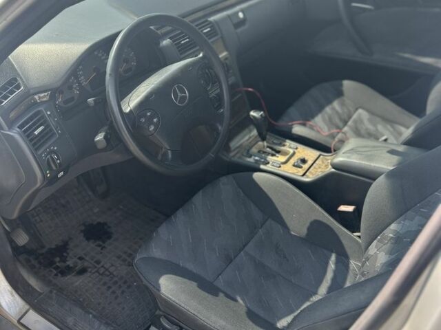 Серый Мерседес Е-Класс, объемом двигателя 2.7 л и пробегом 34 тыс. км за 3000 $, фото 8 на Automoto.ua