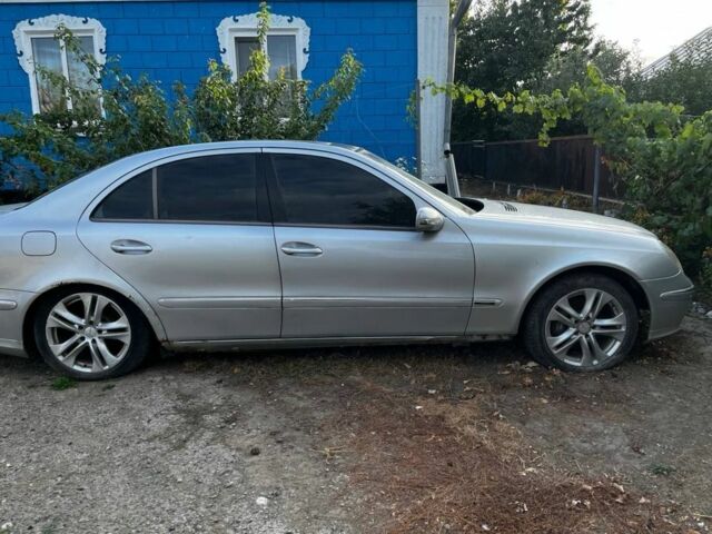 Серый Мерседес Е-Класс, объемом двигателя 3.2 л и пробегом 300 тыс. км за 2600 $, фото 3 на Automoto.ua