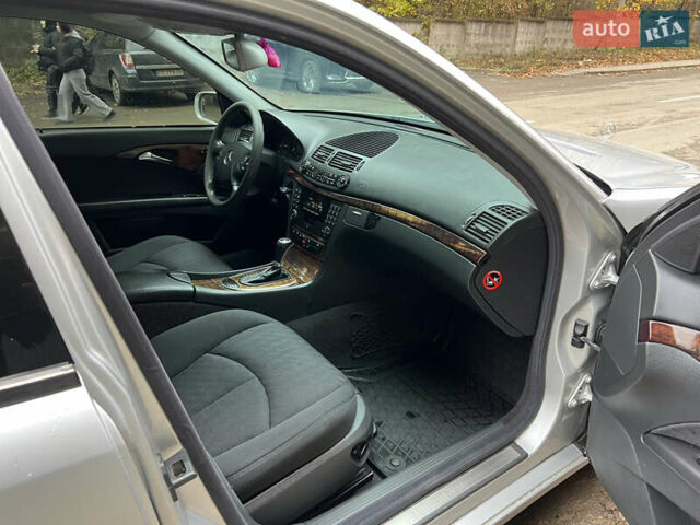 Серый Мерседес Е-Класс, объемом двигателя 2.15 л и пробегом 320 тыс. км за 4999 $, фото 28 на Automoto.ua