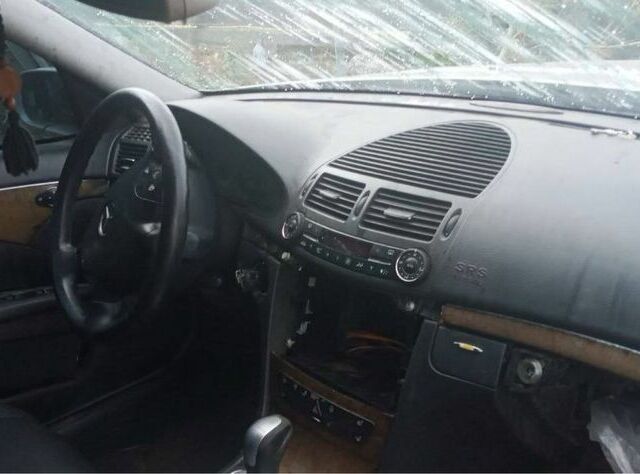 Серый Мерседес Е-Класс, объемом двигателя 3.2 л и пробегом 300 тыс. км за 2600 $, фото 12 на Automoto.ua