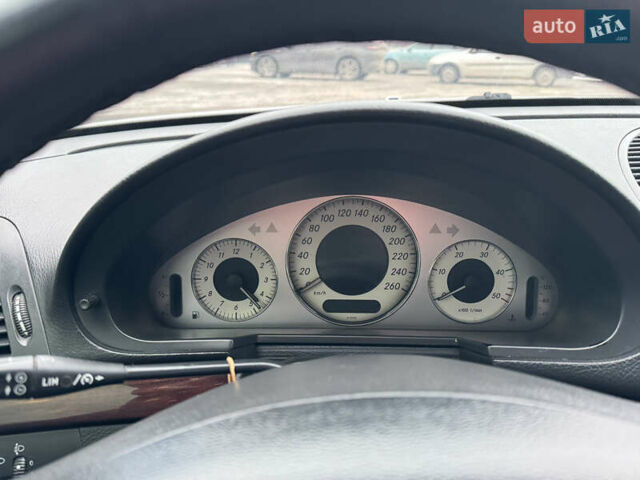 Серый Мерседес Е-Класс, объемом двигателя 2.2 л и пробегом 360 тыс. км за 6000 $, фото 9 на Automoto.ua