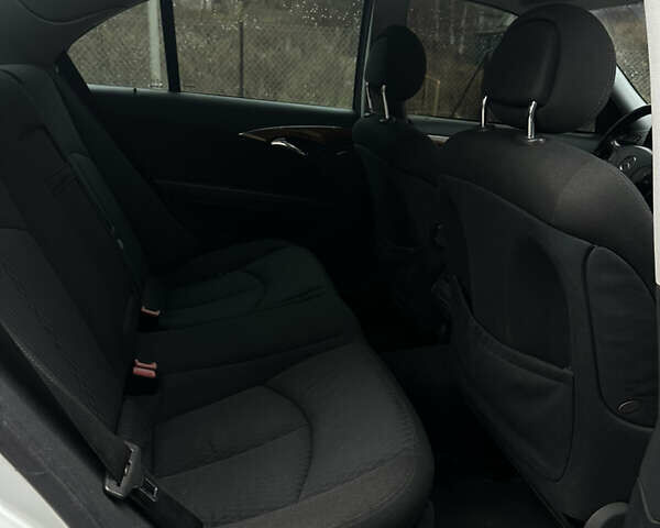 Серый Мерседес Е-Класс, объемом двигателя 2.69 л и пробегом 270 тыс. км за 5950 $, фото 16 на Automoto.ua