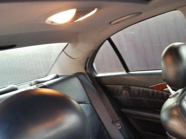 Сірий Мерседес Е-Клас, об'ємом двигуна 3.2 л та пробігом 350 тис. км за 6500 $, фото 5 на Automoto.ua