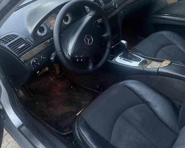 Серый Мерседес Е-Класс, объемом двигателя 2.7 л и пробегом 400 тыс. км за 6500 $, фото 8 на Automoto.ua