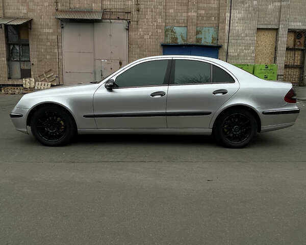 Сірий Мерседес Е-Клас, об'ємом двигуна 2.2 л та пробігом 428 тис. км за 4800 $, фото 3 на Automoto.ua