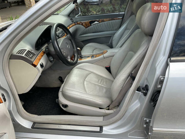 Мерседес Е-Класс 2002 в Остоге на Automoto.ua Серый Мерседес Е-Класс, объемом двигателя 2.15 л и пробегом 377 тыс. км за 4750 $, фото 16 на Automoto.ua