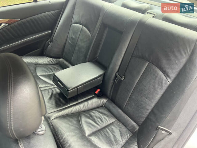 Сірий Мерседес Е-Клас, об'ємом двигуна 2.69 л та пробігом 315 тис. км за 5500 $, фото 48 на Automoto.ua