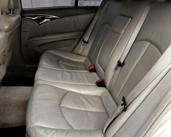 Серый Мерседес Е-Класс, объемом двигателя 2.15 л и пробегом 412 тыс. км за 5499 $, фото 41 на Automoto.ua