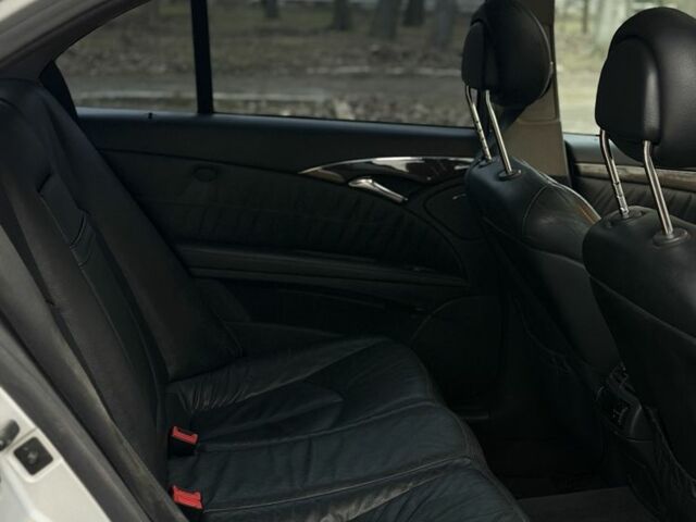 Сірий Мерседес Е-Клас, об'ємом двигуна 2.7 л та пробігом 335 тис. км за 4750 $, фото 21 на Automoto.ua