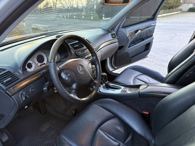 Сірий Мерседес Е-Клас, об'ємом двигуна 5 л та пробігом 280 тис. км за 6499 $, фото 17 на Automoto.ua