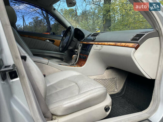 Мерседес Е-Класс 2002 в Остоге на Automoto.ua Серый Мерседес Е-Класс, объемом двигателя 2.15 л и пробегом 377 тыс. км за 4750 $, фото 27 на Automoto.ua